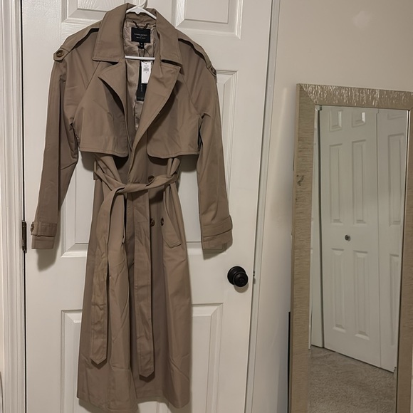 Classic Tan Trench Coat - Picture 5 of 6